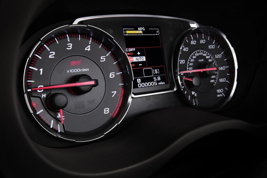 Панель приборов Subaru WRX STi 2017 года  (NA) (фото 11 из 33)
